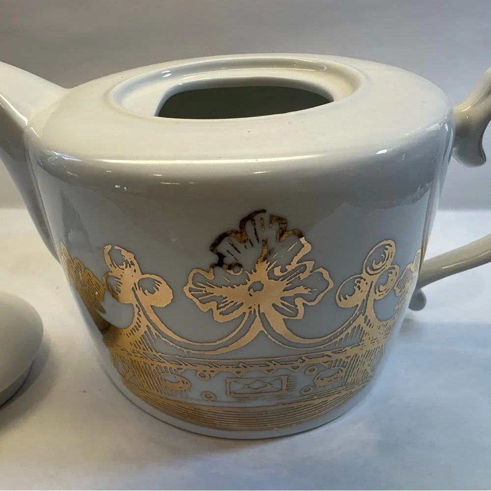Rosanna Kings Road Redux Royal Gold Crown Porcelain Teapot + Lid Large 6 Cup